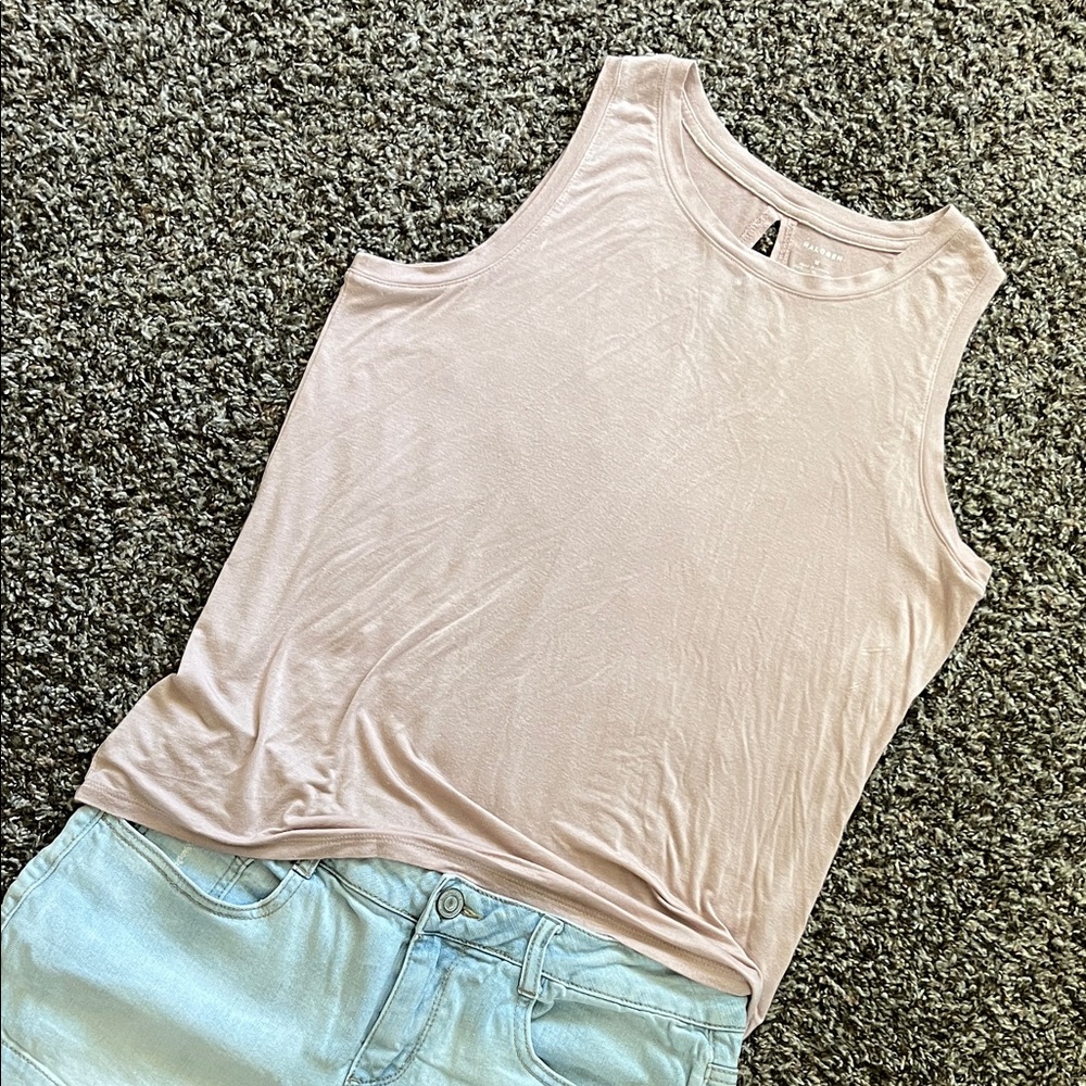 Halogen Light Pink Mauve Muscle Tee Tank Top w/ Key Hole, Size Medium Rayon
